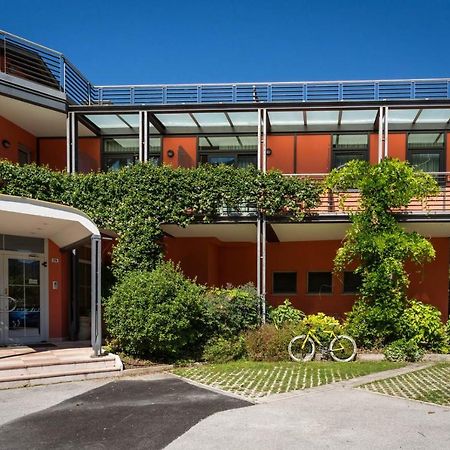 Hotel Due Laghi Padergnone Екстер'єр фото