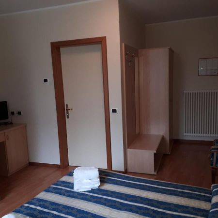 Hotel Due Laghi Padergnone Екстер'єр фото