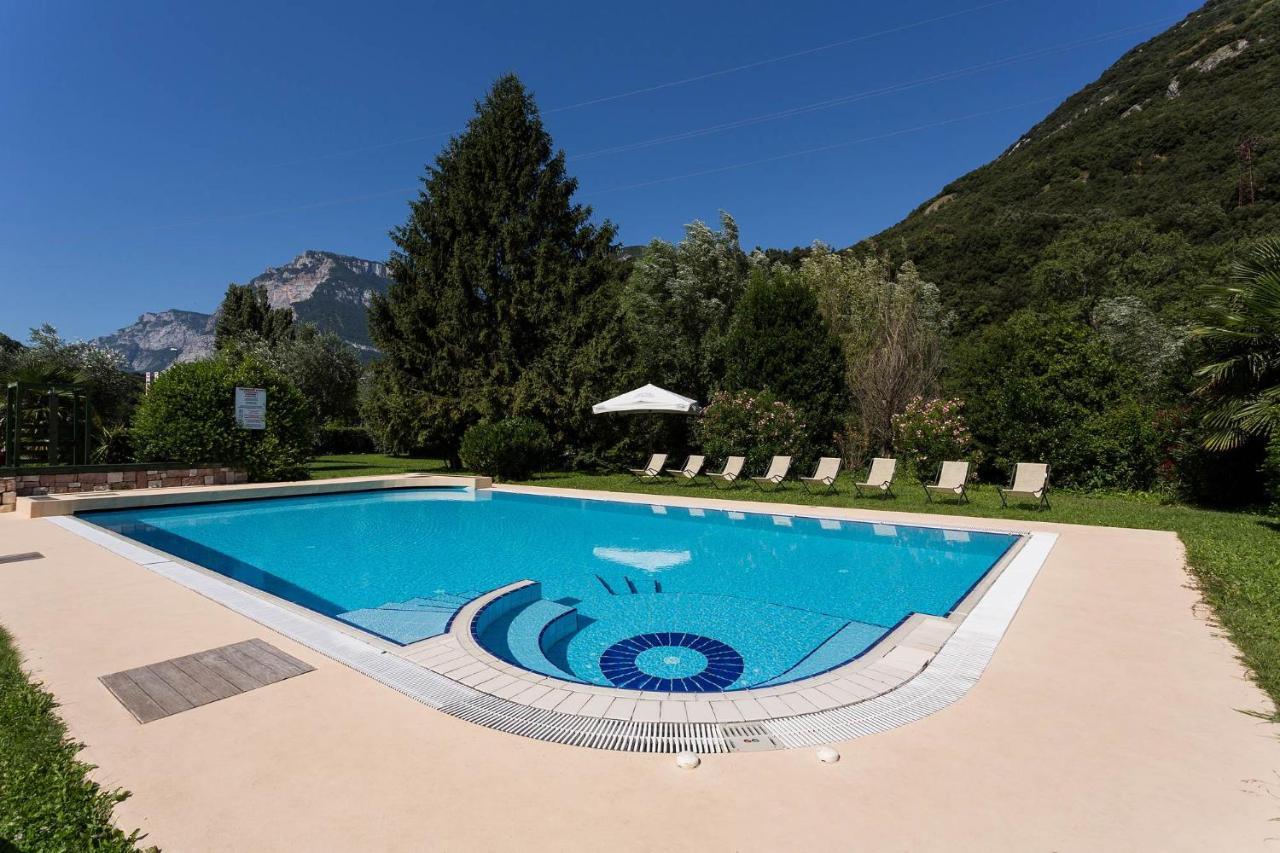 Hotel Due Laghi Padergnone Екстер'єр фото