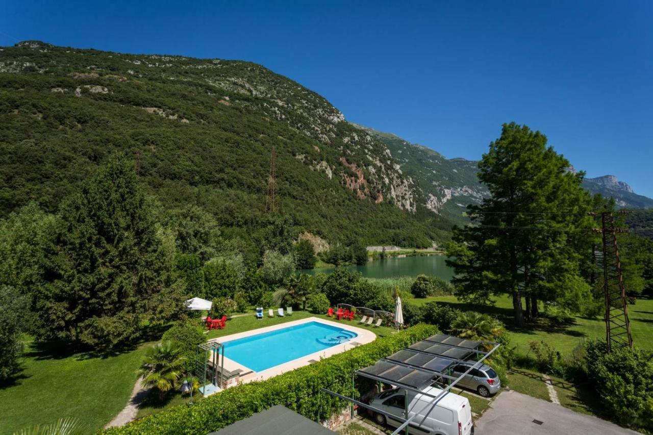 Hotel Due Laghi Padergnone Екстер'єр фото