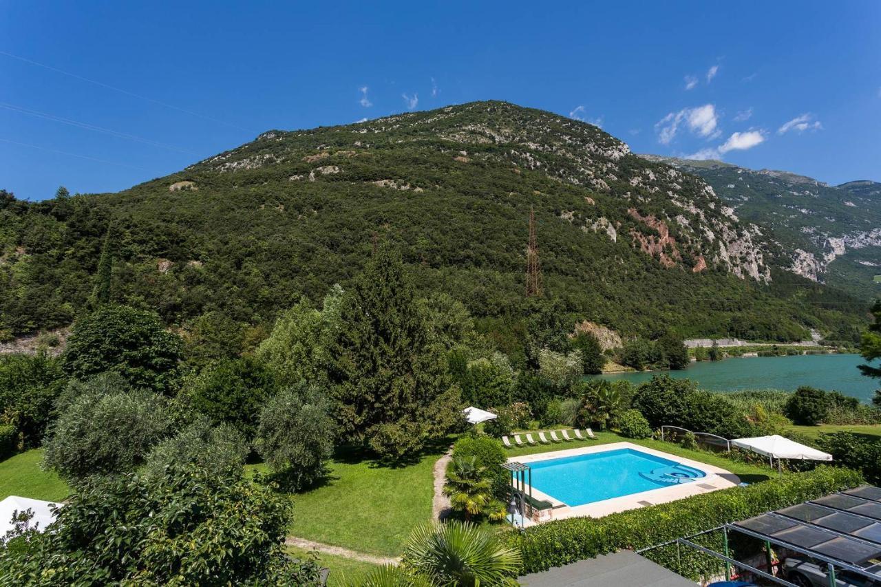 Hotel Due Laghi Padergnone Екстер'єр фото