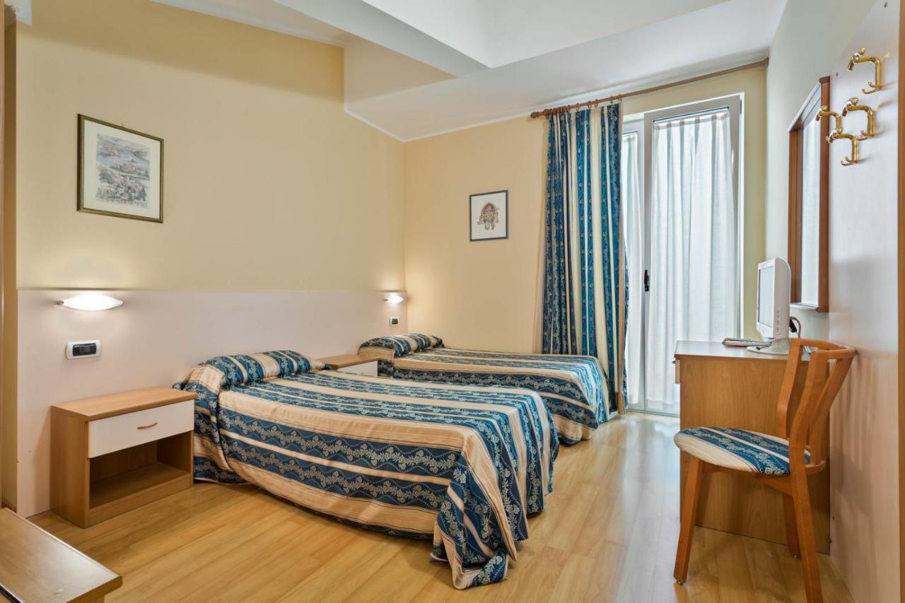 Hotel Due Laghi Padergnone Екстер'єр фото