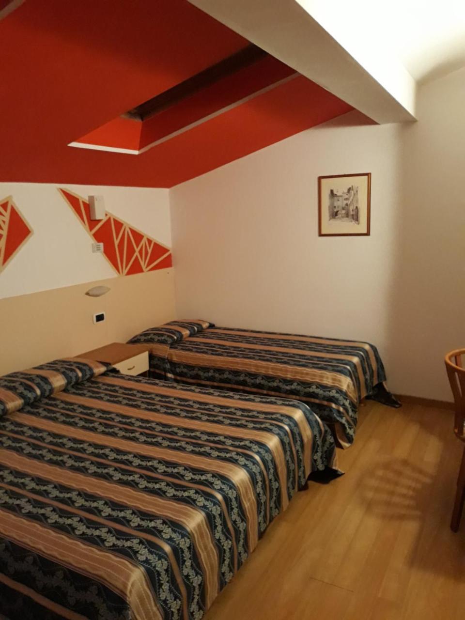 Hotel Due Laghi Padergnone Екстер'єр фото