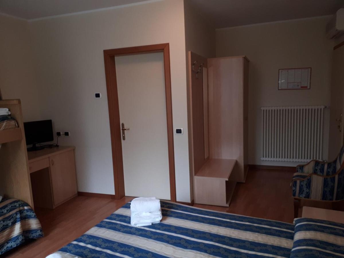 Hotel Due Laghi Padergnone Екстер'єр фото